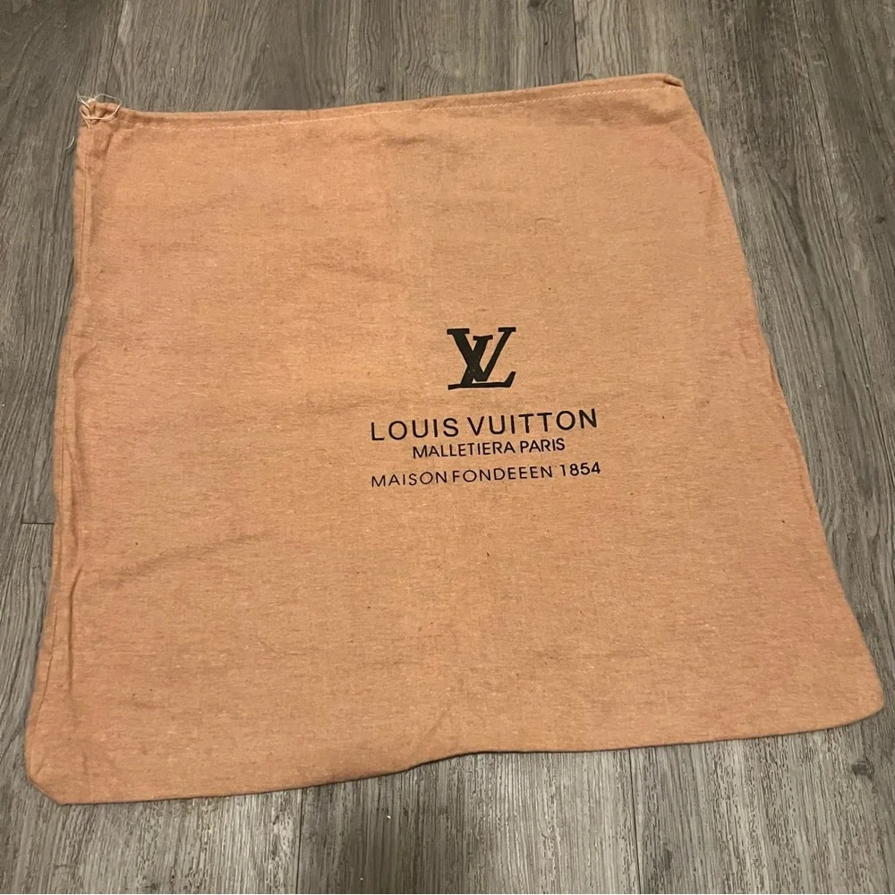 LOUIS VUITTON Flannel Tan Drawstring Dust Bag Size: 19.50x19.25 inches